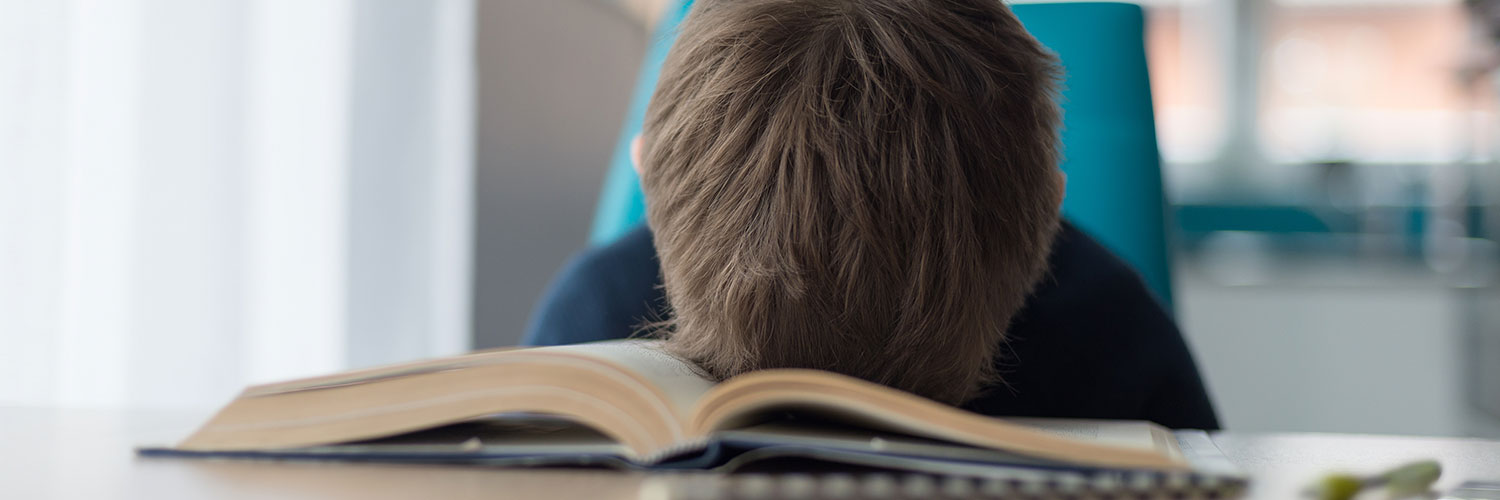 child-struggling-to-read